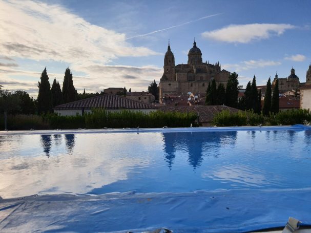 Vista catedral de Salamanca desde embarcadero del rio Vista catedral de Salamanca desde embarcadero del rio