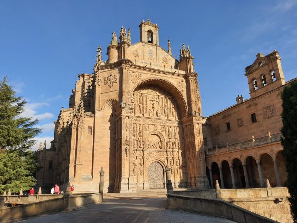 La Iglesia y Convento de San Esteban La Iglesia y Convento de San Esteban