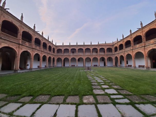 El Claustro del Colegio Mayor del Arzobispo Fonseca El Claustro del Colegio Mayor del Arzobispo Fonseca