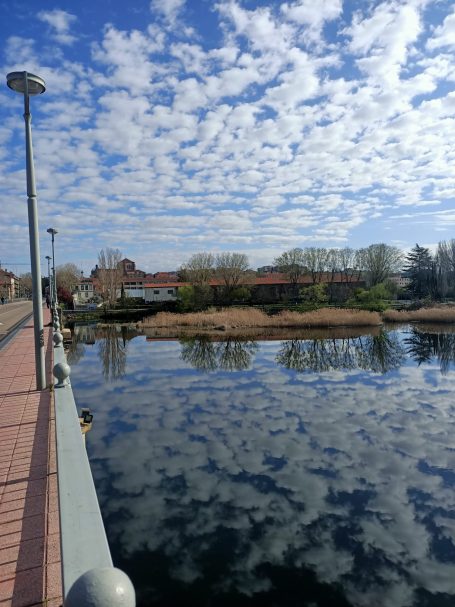 La vista del río Tormes desde el Puente de Hierro La vista del río Tormes desde el Puente de Hierro