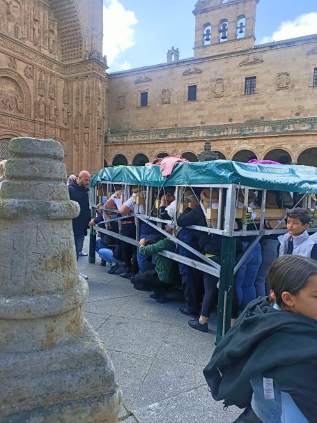 Ensayos cofradía para Semana Santa en la Plaza Mayor de Salamanca