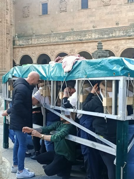 Ensayos cofradía para Semana Santa en la Plaza Mayor de Salamanca